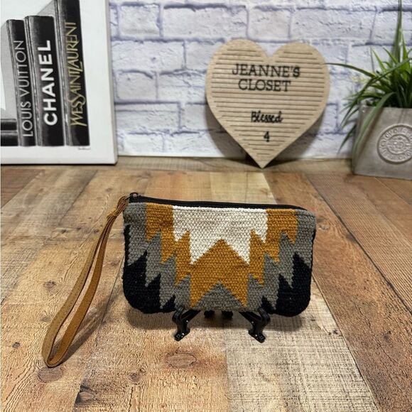 Panache collection WRISTLET - Picture 6 of 13